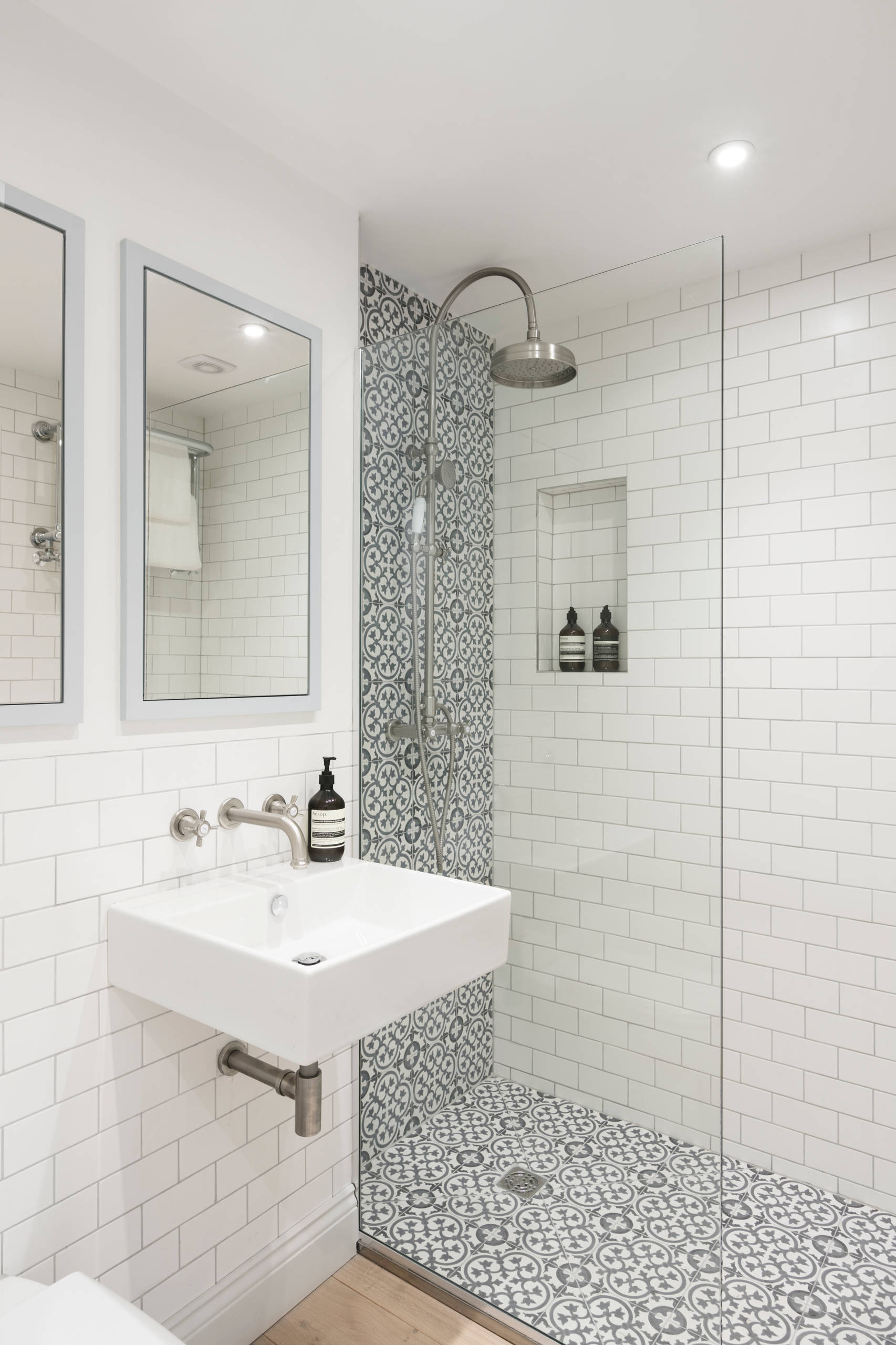 How To Clean Bathroom Tiles Easily