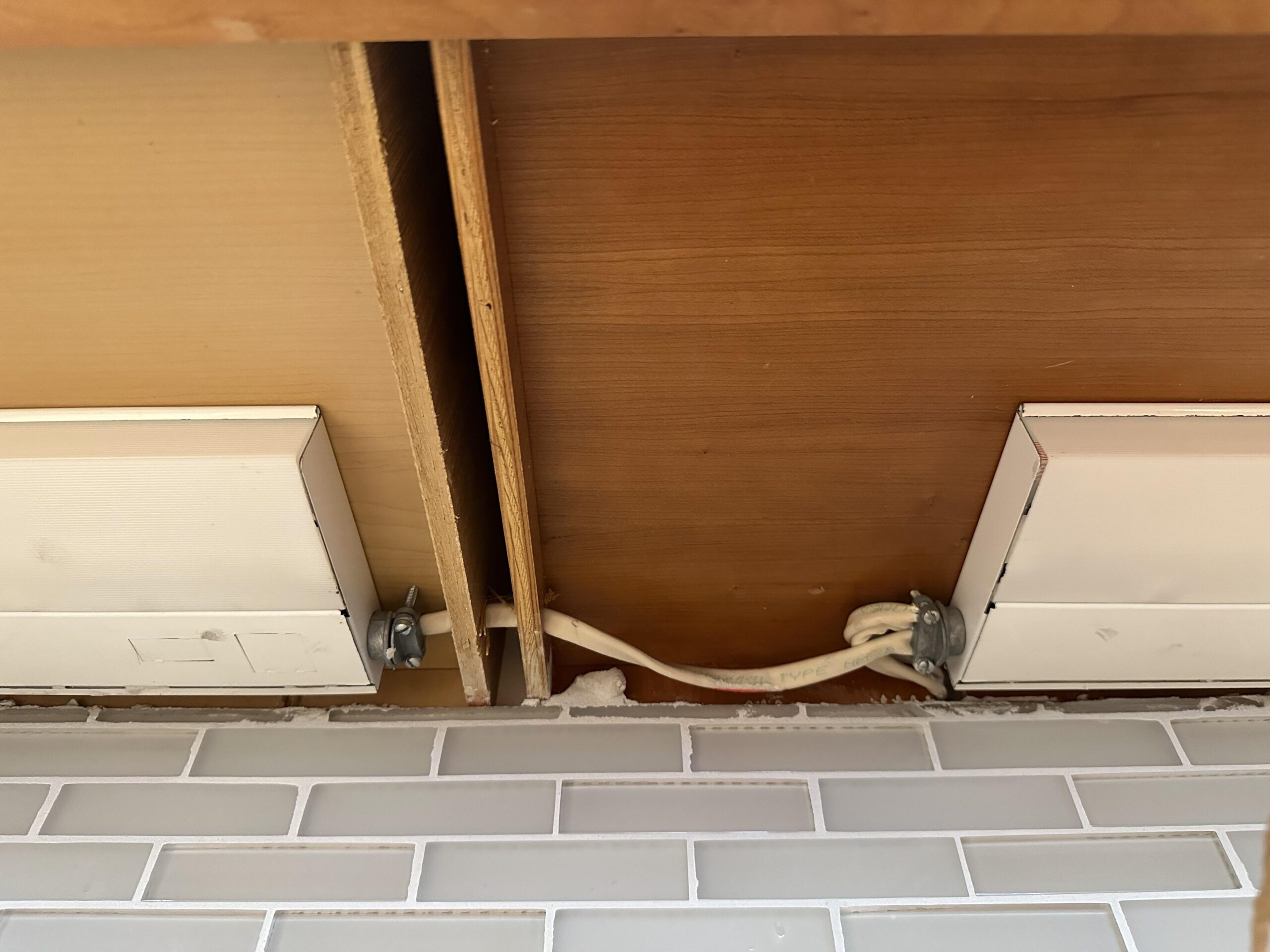 How To Hardwire Under Cabinet Lighting